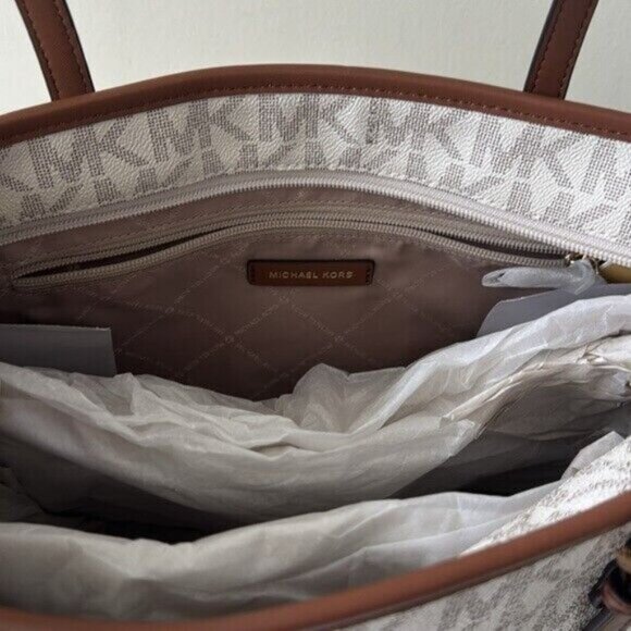 Michael Kors Jet Set Vanilla Luggage Tote Carry All Shoulder Handbag Logo Charm - Picture 10 of 13